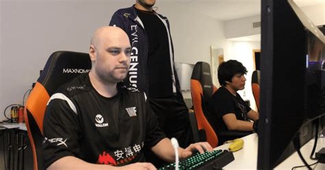 Dota 2 Streamer Mason Gets Banned from Twitch.